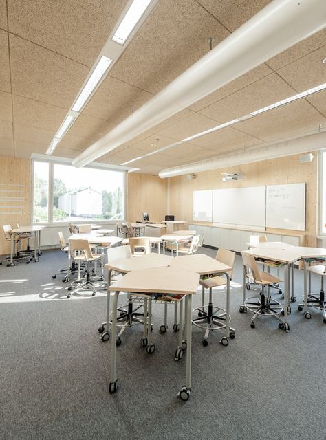 Timber School in Kuhmo,© Ville-Pekka Ikola Modular Classroom Furniture, School Classroom Design Interior, Modern School Interior, Architecture Classroom, Multipurpose Space, Classroom Interior, Modern School, Architect Logo, Modern Classroom