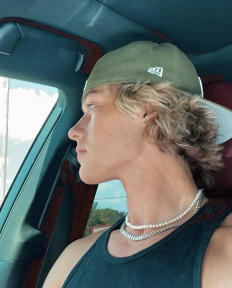 Cute Surfer Guys Blonde, Surfer Hair Highlights Men, Surfer Blonde Hair Men, Cute Surfer Guy, Aesthetic Guys Blonde, Cute Mullet Boys, Blond Hair Boy Aesthetic, Surfer Dreads, Tan Blonde Boy