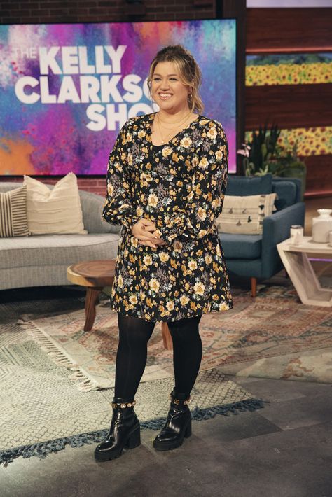 Kelly Clarkson Dresses, Kelly Clarkson Concert Outfit, Kelly Clarkson Style Outfits, Kelly Clarkson Style, Kelly Clarkson Outfits, Kelly Clarkson Hair, Kelly Clarkson American Idol, Kelly Clarkson Songs, Realistic Fashion