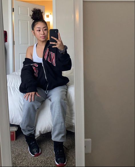 J11 Outfit Women, Black Sweatpants Outfit Baddie, Jordan 11 Breds Outfit Women, How To Style Jordan 11 Women, Jordan 11 Concord Outfit Women, Outfit With Jordan 11, Jordan 11 Outfit Women Black, Retro 11 Jordans Outfit, Jordan 11 Outfit Women Baddie