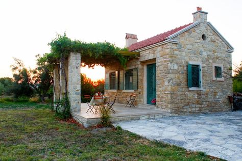 Tuscan Tiny House, Italian Tiny House, Stone Tiny House, Tiny Stone House, Tiny Stone Cottage, Stone Cottage House Plans, Cozy Cottage House, Small Stone Cottage, Turkish House