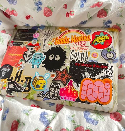 Laptop Sticker Aesthetic, Stickers On Laptop Aesthetic, Stickered Laptop, Computer With Stickers, Laptop Painting Ideas, Laptop With Stickers Aesthetic, Decorated Computer, Laptop Decoration Aesthetic, Laptops With Stickers