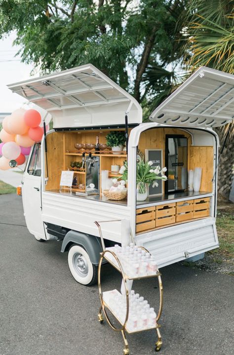 Ready as a coffee bar or mobile bar, this little Truckster from Italy, a Piaggio ape is ready to serve your clients guests! Mobile Charcuterie Truck, Piaggio Ape Food Truck, Mobile Coffee Bar, Foodtrucks Ideas, Coffee Food Truck, Horse Custom, Mobile Coffee Shop, Mobile Coffee, Piaggio Ape