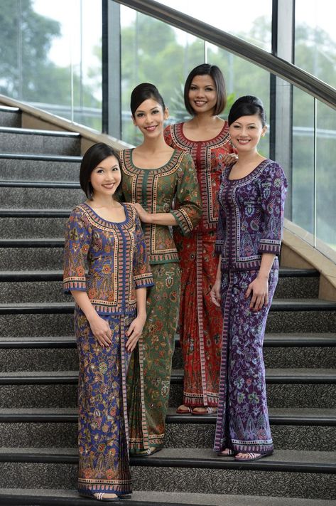 Singapore Traditional Clothing, Singapore Traditional Dress, Singapore Outfit, Air Hostess Uniform, Flight Girls, Stewardess Uniform, Cultural Dress, Singapore Fashion, Airline Uniforms