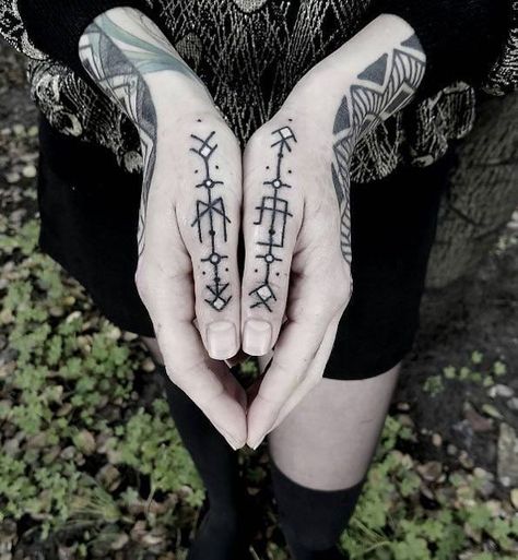 Finger Symbols, Runes Tattoo, Tattoo Main, Pagan Tattoo, Thumb Tattoos, Tattoo Finger, Finger Tattoo For Women, Hand And Finger Tattoos, Rune Tattoo