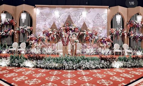 Pelaminan Jawa Modern, Dekorasi Wedding Simple, Javanese Wedding Decoration, Dekor Pelaminan, Javanese Wedding, Wedding Planning Decor, Wedding Backdrop Design, Arch Decoration, Arch Decoration Wedding