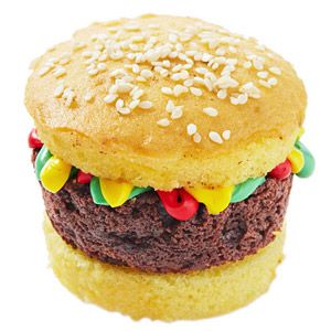 Very cute! Slider Burger, Burger Cupcakes, Yellow Cupcakes, Cupcake Frosting, Fun Cupcakes, Cute Desserts, Creative Cakes, Cute Cakes, Cupcake Cookies