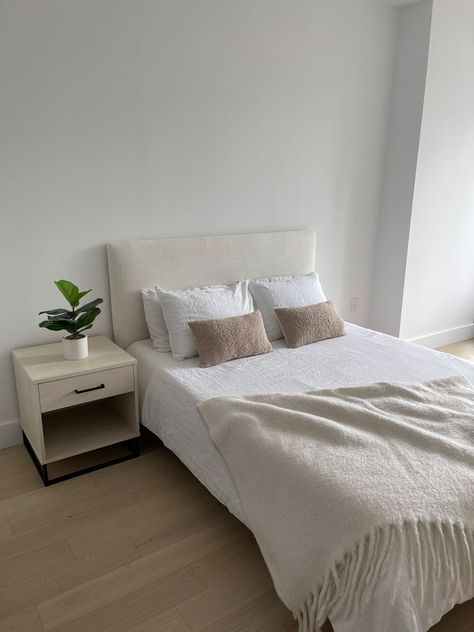 White Room Decor Bedroom, Minimalist Bedroom Decor, White Room Decor, Modern Minimalist Bedroom, Minimalist Bedroom Design, Clean Bedroom, Neutral Bedroom, Redecorate Bedroom, Minimalist Room