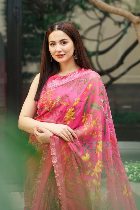 Hania Amir Simple Suit Designs, Haniya Amir, Skin Tone Dress, Hania Aamir, Simple Saree Designs, Hania Amir, Simple Style Outfits, Latest Model Blouse Designs, Stylish Short Dresses