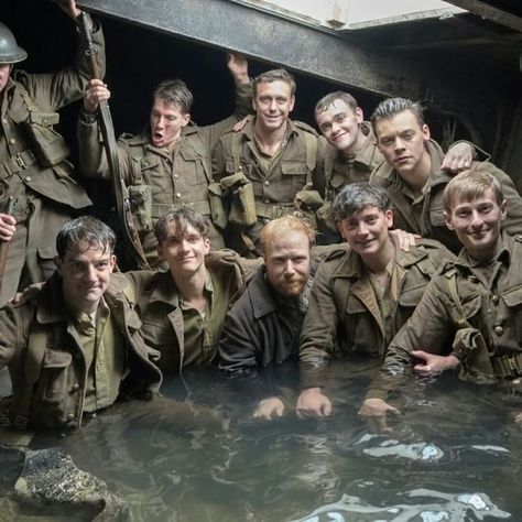 Dunkirk Cast, Dunkirk Movie, Fionn Whitehead, Aneurin Barnard, George Mackay, Harry Styles Wallpaper, Band Of Brothers, Christopher Nolan, 1d And 5sos