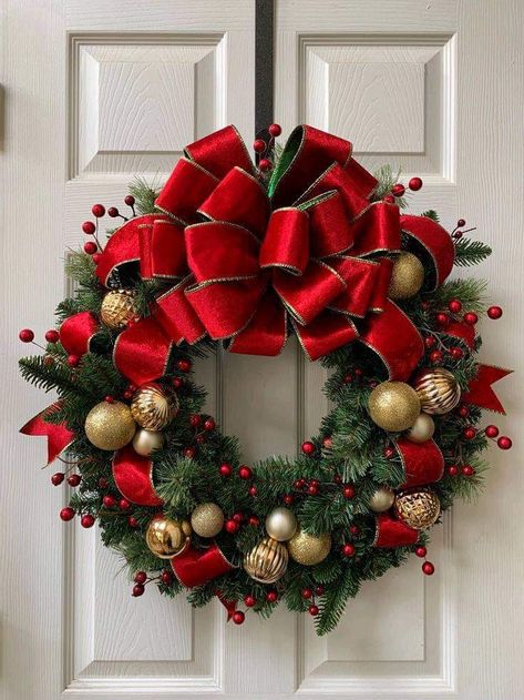 Traditional Red And Green Christmas Wreath, Christmas Wreaths Red And White, Christmas Red Gold Decoration, Gold White And Red Christmas Decor, Christmas Tree Red And Gold Decorations, Classic Christmas Wreaths For Front Door, Christmas Decor Ideas Green And Red, Christmas Front Door Wreaths, Red Green Gold Christmas Decor