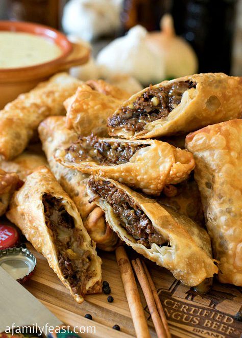 Cheesesteak Eggrolls, Fried Egg Rolls, Happy Hour Appetizers, Avocado Vegan, Pie Bites, Egg Roll Recipes, Egg Cooker, Bbq Beef, Shredded Beef