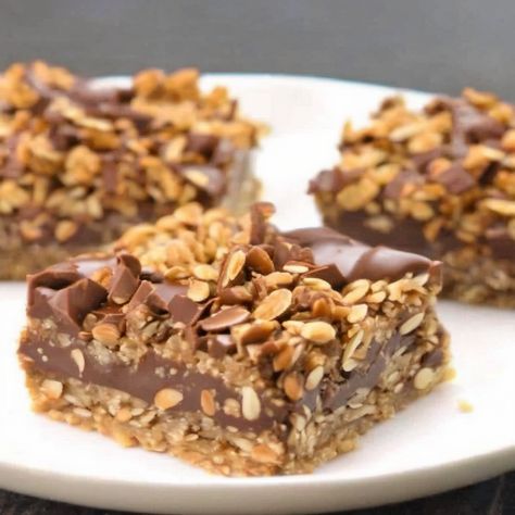 No-Bake Chocolate Oat Bars Recipe Not A Bake Chocolate Oat Bar, Easy No Bake Chocolate Oat Bars, Slices Recipes Easy No Bake, No Bake Chocolate Oat Bars Recipe, No Bake Bars Easy, Oatmeal Dessert Bars, No Bake Bars Recipes, No Bake Oat Bars, Oat Squares Recipe