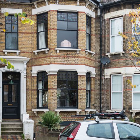 London Homes Interior Victorian Terrace, Victorian House Frontage, Victorian Terrace London, Victorian Town House Exterior, Victorian House Extension, House Exterior London, Victorian House Exterior Uk, Victorian Terrace Exterior, Victorian Terrace House Exterior