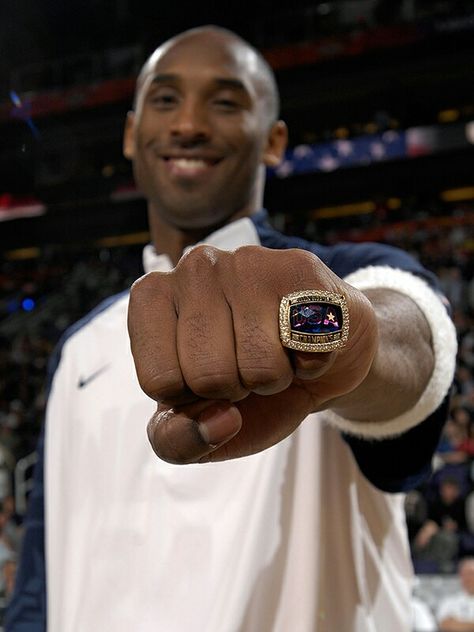 Kobe Bryant flashing his USA Basketball championship ring. Kobe Bryant Rings, Kobe Championship, Rings Pictures, Rings Wallpaper, Dear Basketball, Bryant Basketball, Kobe Bryant 8, Kobe Mamba, Kobe Bryant Family