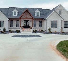 Turn Around Driveway, Round Driveway, Roundabout Driveway, Round Driveway Ideas, Farmhouse Driveway, Round About Driveway Landscaping, Half Circle Driveway, Circle Driveway, House Outer Design