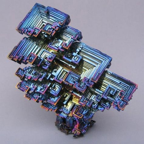 Bismuth is so beautiful! Why does it grow in these incredible layered rectangles? According to Wikipedia: The spiral, stair-stepped structure of bismuth crystals is the result of a higher growth rate around the outside edges than on the inside edges. Fractal Nature, Nature Crystals, Fractals In Nature, Mind Unleashed, Bismuth Crystal, Fibonacci Sequence, Geology Rocks, Crystal Formations, Pretty Rocks