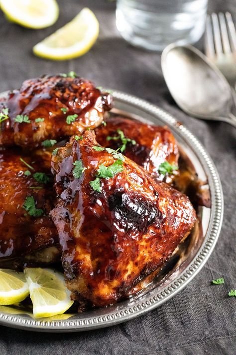 Honey Chicken Thighs, Honey Baked Chicken, Chicken Thights Recipes, Honey Glazed Chicken, Honey Baked, Broiled Chicken, Sweet Chicken, Roasted Chicken Thighs, Blackened Chicken