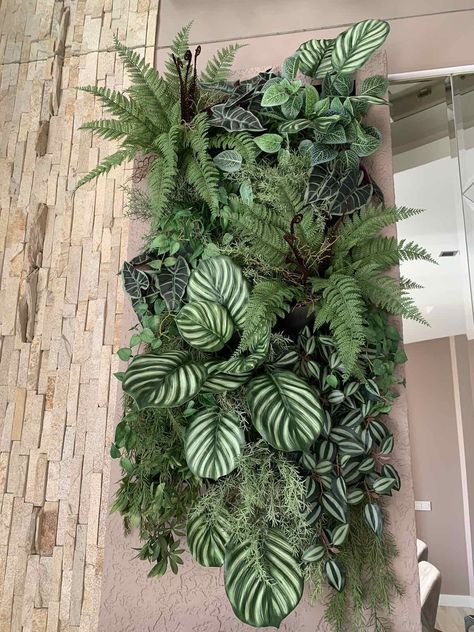 Wall Planter Decor, Wall Planter Ideas, Outdoor Hanging Basket, Hanging Decoration Ideas, Alocasia Polly, Fern Wall, Vertical Garden Plants, Green Wall Design, Wall Hanging Decorations