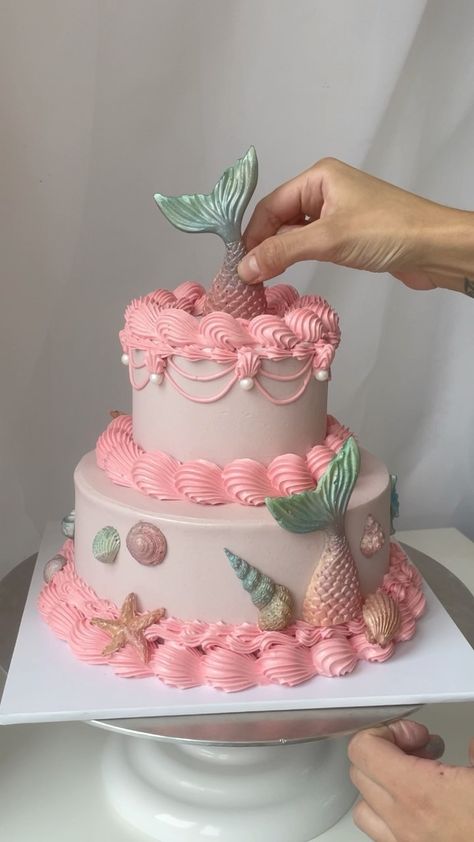 April’s Baker trên Instagram: “Two tier pink princess🩰👑” Little Mermaid Cakes, Cartoon Cake, Chocolate Shells, Beautiful Birthday Cakes, Pink Mermaid, Mermaid Cakes, Mermaid Inspired, Crazy Cakes, Beautiful Birthday