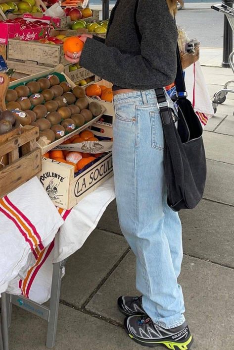 Salomon Hailey Bieber, Salomon Outfit Aesthetic, Black Sneakers Outfit Aesthetic, Salomon Trainers Outfit, Hiking Sneakers Women Outfit, Salomon Summer Outfit, Solomon Shoes Woman Outfit, Sneakers Inspo Women, Salomons Outfits