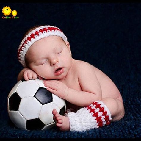 Newborn Football, Soccer Baby, Baby Sweats, Foto Newborn, Basketball Baby, Newborn Photography Boy, Baby Boy Photography, Crochet Baby Boy, Football Baby