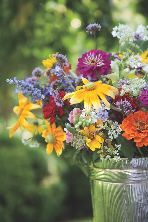 Tennessee Farm, Wildflower Centerpieces, Flower Types, Wild Flower Meadow, Colourful Flowers, Colorful Bouquet, Southern Weddings, Wildflower Wedding, Early Fall