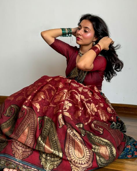 Janmashtami Special | Saree pose ideas for Janmashtami 🪈🦚🦢 ✨ How to pose in a saree ✨ Pure silk saree of the day- is a khaddi Georgette banarasi in maroon base, layered with intricate hand kadhua weaving throughout the body. Paired the saree with cancan and ghagra/long skirt in contrasting shades. #fyp #explore #iwearhandloom #handloomlove #puresilksaree #sareeindia #sareeinfluencer #janmashtamispecial #krishnajanmashtami #gopidress #howtopose #sareeposes #archeedrapes Satyanarayan Pooja Saree Look, Kasta Saree Poses, Kashta Saree Poses, Tammanah In Sarees, Divyabharathi Saree, Saree Poses, Krishna Janmashtami, Pure Silk Sarees, How To Pose