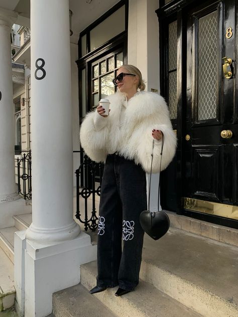 Winter Outfits London, Leonie Hanne, White Fur, Mode Inspo, Looks Style, Casual Style Outfits, Mode Inspiration, Winter Fashion Outfits, Winter Looks