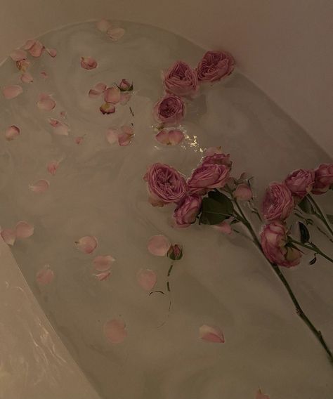 Bath Aesthetic, Nothing But Flowers, Flower Therapy, Everything Pink, Aphrodite, Pink Aesthetic, Pretty Flowers, Pretty Pictures, Lana Del Rey