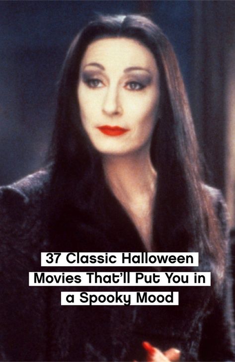 37 Classic Halloween Movies That Will Put You in a Spooky Mood Vintage Halloween Movies, 90s Horror Movies Costumes, Funny Halloween Movies, Classic Halloween Movies List, Old Halloween Movies, 80s Halloween Movies, Halloween Movie Quotes, 90s Halloween Movies, Classic Halloween Characters