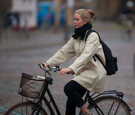 Biking Outfit Women, Cycle Chic Girl, Bike Outfits Women, Bicycle Chic, Bike Outfits, Bike Cycle, Bike Pump, Urban Bike, Cycle Chic