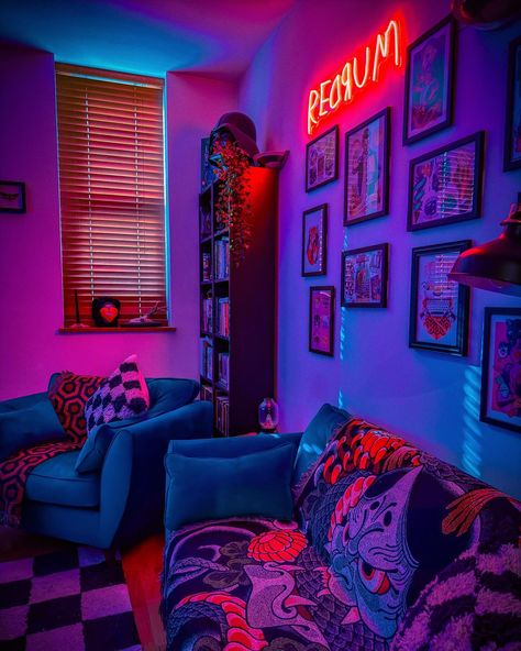 𝗥𝗘𝗗𝗥𝗨𝗠 🪓 I am SO OBSESSED with my new custom neon light from @manhattanneons that they kindly gifted me. It finishes off our new living room so good 😩❤️‍🔥❤️‍🔥 so grateful! They’ve given me a discount code which is 𝘀𝗽𝗲𝗹𝗹𝗯𝗼𝘂𝗻𝗱𝘅𝗻𝗮𝗶𝗹𝘀𝟮𝟬 to get money off your own custom neon!! Link in bio 🪓 https://manhattanneons.com?sca_ref=6844625.jLynWzKOyj8cxxm Tapestry’s from @inked_rugs & @deadcatsclub ❤️‍🔥🪓 #neonlights #customneon #theshining #homedecor #alternativestyle #redrum #halloweenhome #maxim... Neon Words For Bedroom, Black Neon Room Aesthetic, Synthwave Living Room, Trippy Game Room, Neon Set Design, Neon Goth Room, Dark Neon Room Aesthetic, 80s Aesthetic Living Room, Cyberpunk Gaming Room