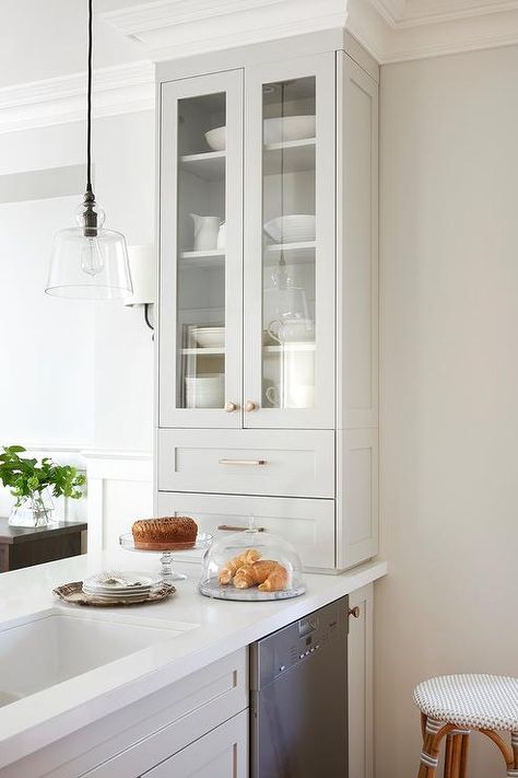 Peninsula Kitchen, Gray Shaker Cabinets, Light Grey Kitchen Cabinets, Light Grey Kitchens, Kitchen Peninsula, Shaker Kitchen Cabinets, Hay Design, Glass Front Cabinets, White Marble Countertops