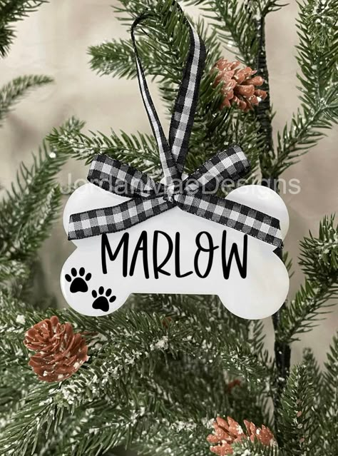 Personalized Dog Bone Christmas Ornament Pet Christmas - Etsy Christmas Ornaments Wood, Bone Ornament, Paw Ornament, Cricut Christmas Ideas, Stocking Tags, Dog Christmas Ornaments, Christmas Stockings Personalized, First Christmas Ornament, Dog Ornaments