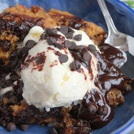 Heaven In A Crockpot - 1 box brownie mix, 1/2 c butter, 4 eggs  1 pouch chocolate chip cookie mix. Top with ice cream! Cake Brownie, Chocolate Chip Cookie Mix, Chocolate Chip Brownies, Crock Pot Desserts, Good Eat, Think Food, Brownie Cake, Fudge Brownies, Cookie Mix