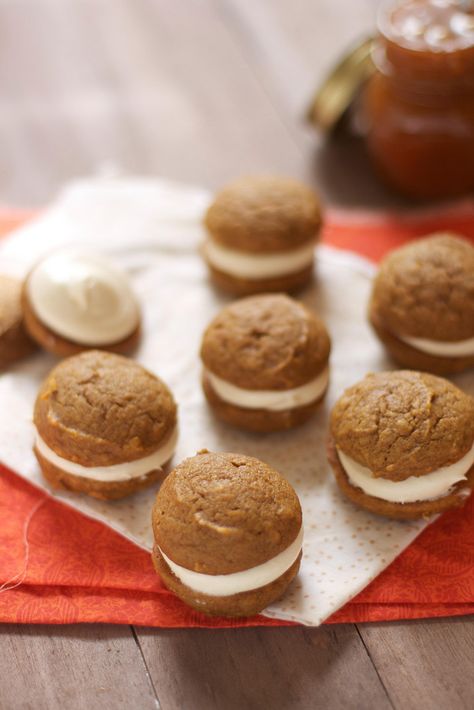 Pumpkin Salted Caramel Whoopie Pies Pumpkin Gobs, Salted Caramel Filling, Caramel Filling, Pumpkin Spice Cookies, Pumpkin Caramel, Spice Cookies, Whoopie Pies, Fall Baking, Cookie Desserts