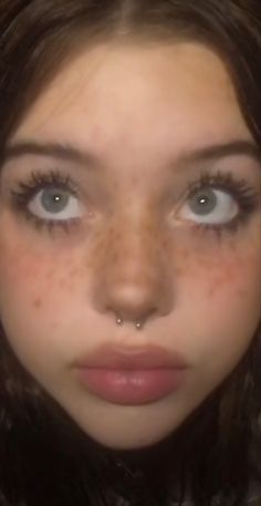 Grunge Makeup Freckles, Full Face Freckles, Face Claims Female Freckles, Ideal Face Inspiration, Makeup Looks With Freckles, Makeup Ideas No Lashes, Makeup With Freckles Natural, Makeup Looks Freckles, Bambi Beauty Aesthetic