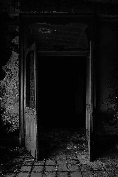 Horror Room Door, Dark Doorway, Scary Room, Gothic Castles, Fear Factory, Scary Houses, Castle Scotland, Art Noir, The Boogeyman