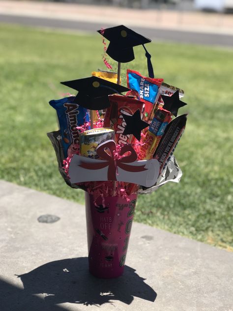 Great 8th grade promotion gift!! Promotion Gifts 8th Grade, Middle School Promotion Gifts, 8th Grade Graduation Gift Ideas, Cheap Graduation Gifts, Middle School Graduation Party, Graduation Candy Bouquet, 8th Grade Promotion, Promotion Celebration, Promotion Decoration