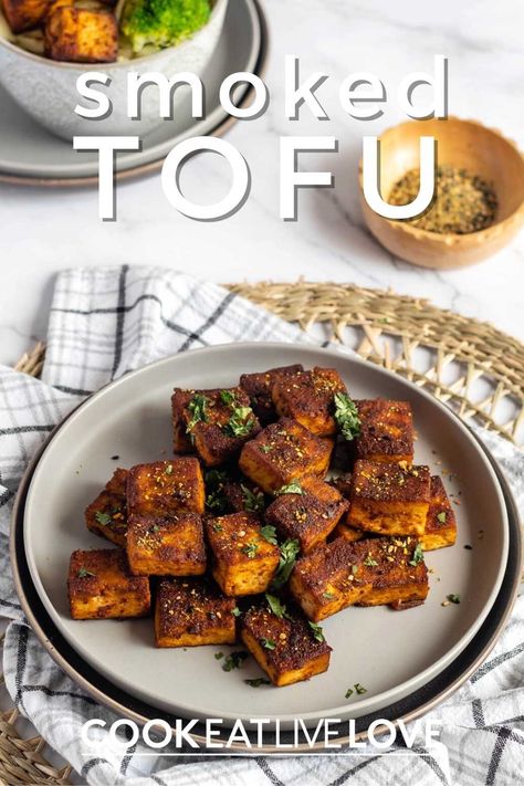 Smoked Tofu Recipe, Tofu Recipes Healthy, Vegan Meat Substitutes, Smoked Tofu, Tofu Recipes Easy, Quick Vegan Meals, Tofu Recipe, Veggie Dinner, Tofu Dishes