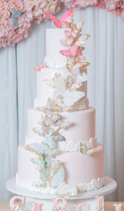 Tarta a la mariposa Cake Ideas Butterfly, Butterfly Quinceanera Theme, Cake With Butterflies, Butterfly Theme Cake, Butterfly Wedding Cake, Quince Cakes, Butterfly Wedding Theme, Quince Cake, Sweet 15 Party Ideas Quinceanera