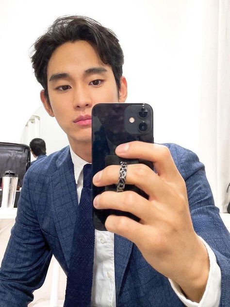 Kim Soo hyun Kim Soo Hyun Boyfriend Material, Kdrama Men, I Want Him So Bad, Park Gyu-young, Kim Soohyun, Jung Hae In, Mood Aesthetic, Kim So Hyun, So Min