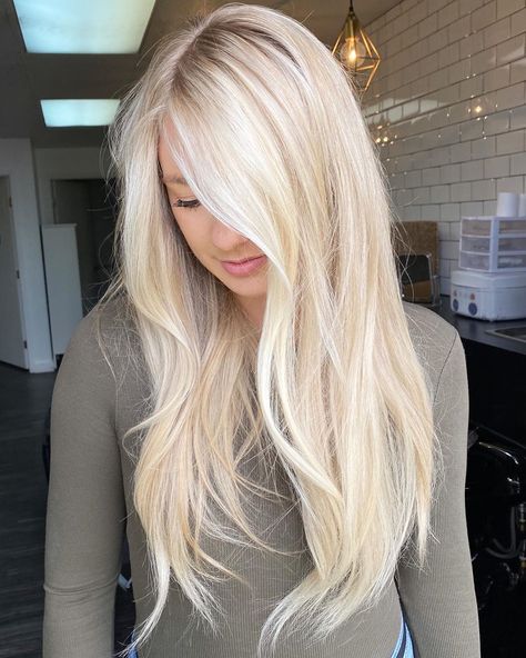 This is how you maintain a dashing look everyday! These bright and blonde teasylights on long locks will add radiance around your face. Platinum And Honey Blonde Hair, Very Light Blonde Balayage, Bright Blonde Balayage Long Hair, Haircolor Ideas Blonde, Long Blonde Hair Platinum, Teasylights Blonde, Blonde Hair Light, All Blonde Hair Color, Very Light Blonde Hair