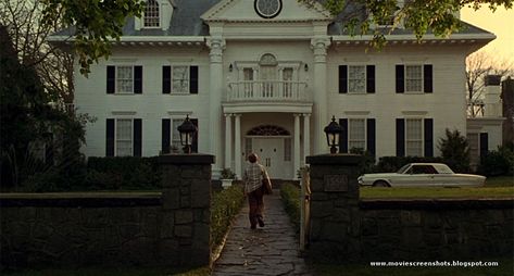 Parrish Mansion | Jumanji Wiki | FANDOM powered by Wikia Message In A Bottle Movie, Jumanji House, Robin Williams Jumanji, Movie Set Design, Tv Houses, Practical Magic House, Family Stone, Movie Houses, Guess The Movie