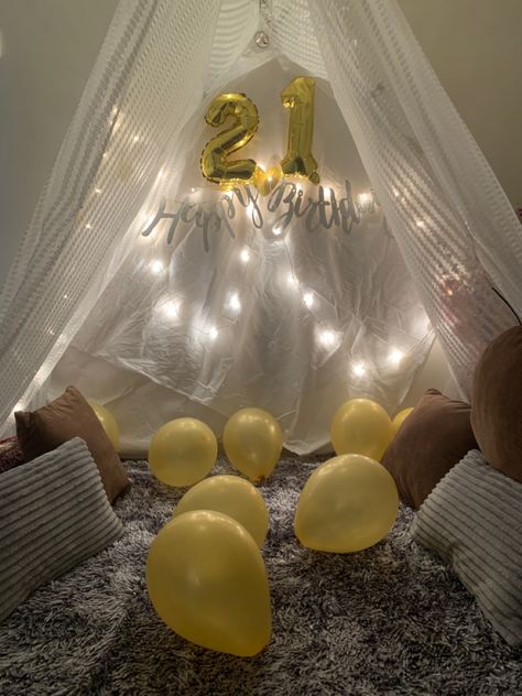 Fort Birthday Party Ideas, Diy Blanket Fort, Birthday Decor Ideas, Fort Night, Diy Fort, Bday Decor, Indoor Birthday, 18th Birthday Decorations, Birthday Plans