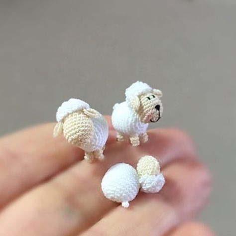 Adorable Tiny Micro #Crochet Patterns from DoubleTrebleTrinkets Crochet Sheep, Micro Crochet, Bunny Crochet, Crochet Animals Free Patterns, Crochet Animal Patterns, Crochet Keychain, Bag Crochet, Crochet Patterns Amigurumi, Crochet Dolls