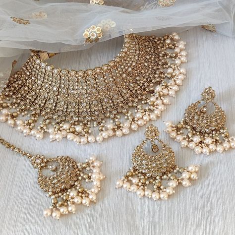 Vintage Indian Jewelry, Unique Wedding Jewelry, Bridal Jewelry Sets Brides, Bridal Jewellery Inspiration, Pakistani Bridal Jewelry, Indian Wedding Jewelry Sets, Indian Bridal Jewelry Sets, Bridal Jewellery Design, Jewelry Set Design