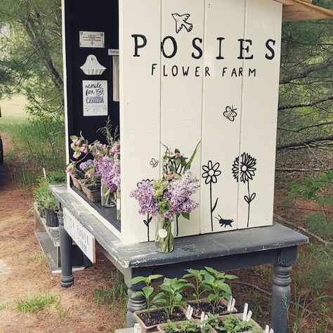 Farm stand Standing Signage, Farmers Market Flowers, Market Flowers, Honor System, Flower Farming, Farm Stand, Flower Stand, Dream Business, Flower Stands