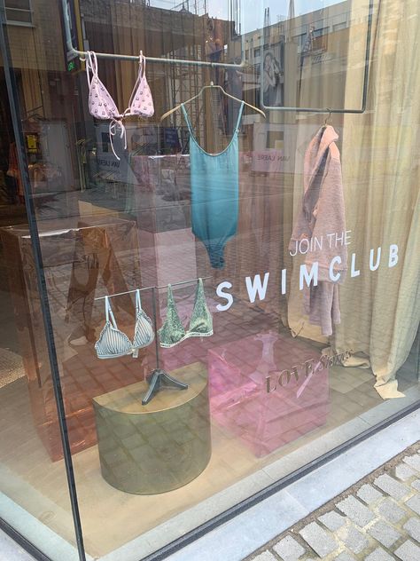 Swimsuit Store Display, Swimwear Store Display, Swimwear Store Design, Swimsuit Stores, Interior Design Layout, Boutique Display, Boutique Interior Design, Boutique Decor, Swimwear Store